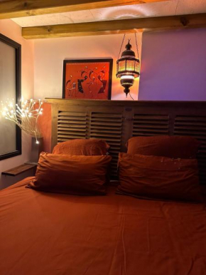 ORANGE STUDIO WITH 24/24 ACCESS